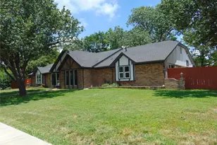 2714 Country Club Pkwy, Garland, TX 75043 - Photo 2