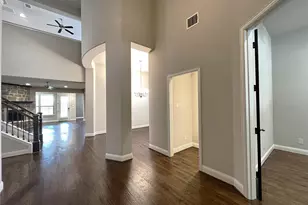 720 Raunald Dr, Lewisville, TX 75056 - Photo 2