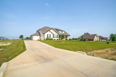 340 Sanger Drive, Springtown, TX 76082 - Photo 8