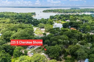 225 S Cherokee Shores Dr, Mabank, TX 75156 - Photo 2