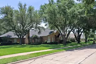 2902 Live Oak Dr, Rowlett, TX 75088 - Photo 2