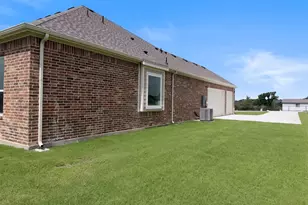 208 Slimp Blf, Azle, TX 76020 - Photo 24