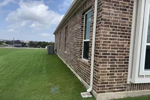 208 Slimp Blf, Azle, TX 76020 - Photo 4