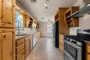 1306 W 11th St, McGregor, TX 76657 - Photo 6