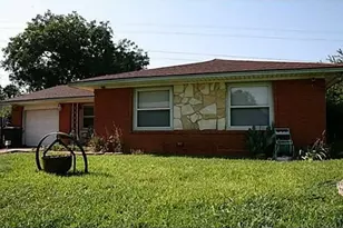 438 W Phillips Ct, Grand Prairie, TX 75051 - Photo 1