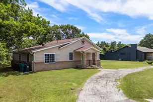 2673 S Bonnie Brae St, Denton, TX 76207 - Photo 4