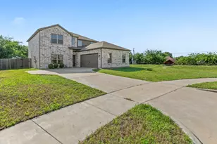1516 Kinglet St, DeSoto, TX 75115 - Photo 2