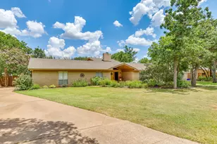 109 Timber Ridge Cir, Burleson, TX 76028 - Photo 2