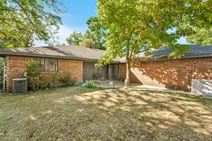 7027 Hunnicut Rd, Dallas, TX 75227 - Photo 6