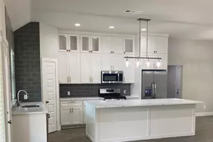 2814 18th Street W, Irving, TX 75060 - Photo 2