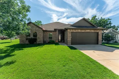 322 S Bowie Drive, Weatherford, TX 76086 - Photo 1