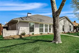 1865 Green Ridge Dr, Carrollton, TX 75007 - Photo 2