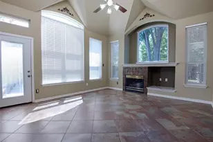 816 Pinnacle Cir, Lewisville, TX 75077 - Photo 2