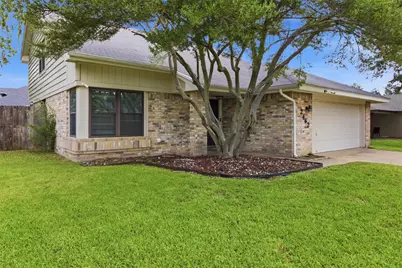 2462 Claremont Drive, Grand Prairie, TX 75052 - Photo 2