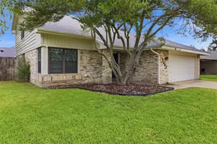 2462 Claremont Dr, Grand Prairie, TX 75052 - Photo 2