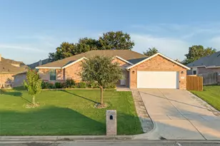 3733 Cecelia Ln, Forest Hill, TX 76140 - Photo 2