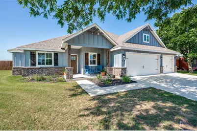 524 E Carol Street, Pilot Point, TX 76258 - Photo 2