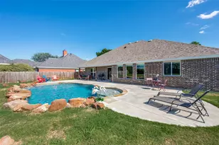 524 E Carol St, Pilot Point, TX 76258 - Photo 26