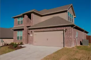 535 Hilllcrest Circle, Justin, TX 76247 - Photo 2
