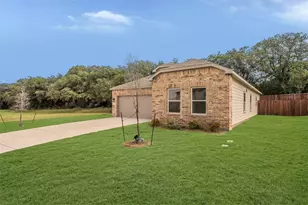 115 kylie St, Cleburne, TX 76031 - Photo 2