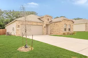 115 kylie St, Cleburne, TX 76031 - Photo 2