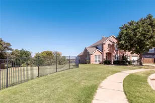 2318 Balleybrooke Dr, Lewisville, TX 75077 - Photo 2