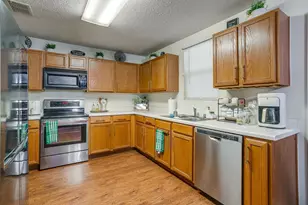 1956 Lariat Dr, Fort Worth, TX 76247 - Photo 10