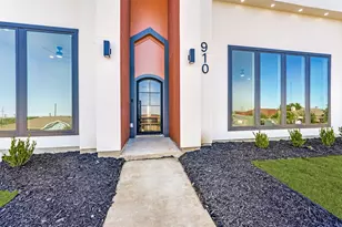 910 Gallant Fox Dr, Dallas, TX 75211 - Photo 2