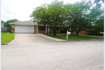 1304 Bellaire Street, Bowie, TX 76230 - Photo 2