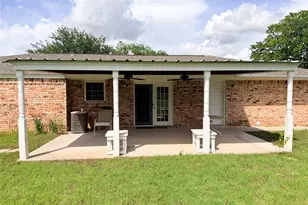 1304 Bellaire St, Bowie, TX 76230 - Photo 16
