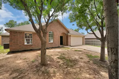 132 Parkwood Court, Azle, TX 76020 - Photo 4