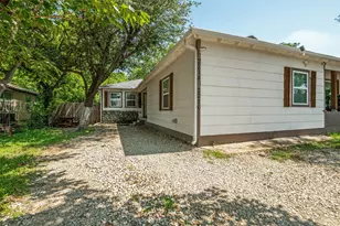 2214 Pine St, Grand Prairie, TX 75050 - Photo 2