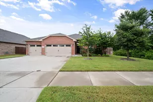 2512 Clayton St, Glenn Heights, TX 75154 - Photo 2