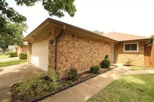 1714 Redbud Ln, Euless, TX 76039 - Photo 1