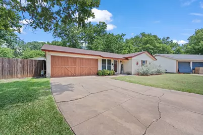 311 Robin Court, Burleson, TX 76028 - Photo 2
