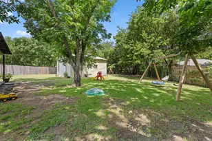 311 Robin Ct, Burleson, TX 76028 - Photo 28