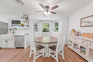 311 Robin Ct, Burleson, TX 76028 - Photo 10
