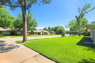 1601 Yarborough Dr, Sherman, TX 75092 - Photo 2