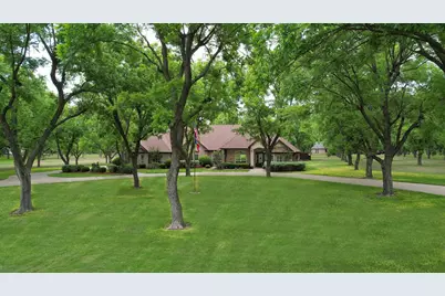 7402 Hampton Drive, Granbury, TX 76049 - Photo 2