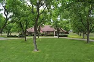 7402 Hampton Dr, Granbury, TX 76049 - Photo 2