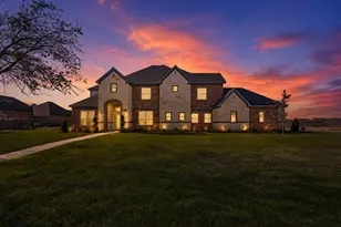 828 Mallard Pointe Dr, Grand Prairie, TX 75104 - Photo 1