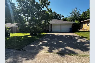 2928 College Circle, Corsicana, TX 75110 - Photo 1