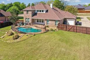 235 Williamsburg Ln, Ovilla, TX 75154 - Photo 2