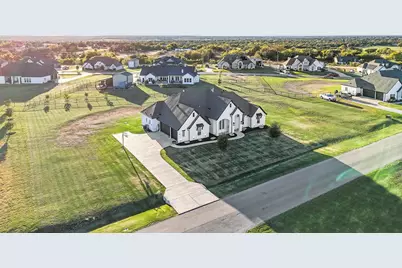 129 Southern Court, Springtown, TX 76082 - Photo 2