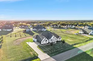 129 Southern Ct, Springtown, TX 76082 - Photo 2