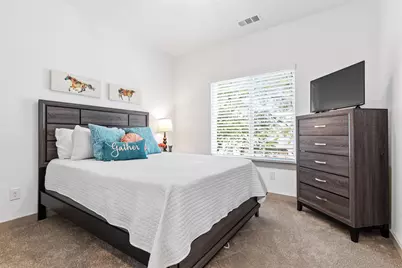 696 N Center Street, Arlington, TX 76011 - Photo 18