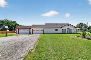 1958 Crockett St, Sanger, TX 76266 - Photo 2