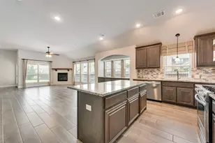 1941 Silverleaf Dr, Glenn Heights, TX 75154 - Photo 12