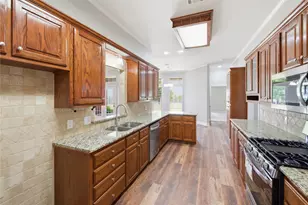 693 McLaughlin Rd, Woodway, TX 76712 - Photo 12