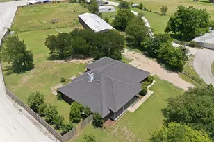 693 McLaughlin Rd, Woodway, TX 76712 - Photo 2